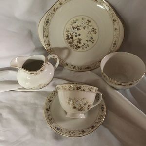 Royal Doulton Mandalay fine China dinnerware set